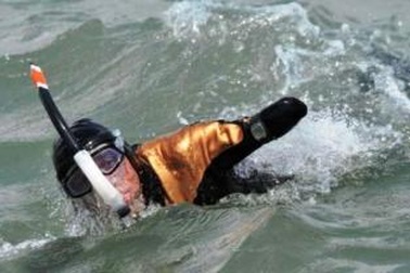 Không có chân tay vẫn bơi qua eo biển từ Alaska đến Nga