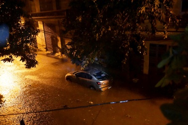 TP Nam Định ngập sâu sau cơn mưa lịch sử