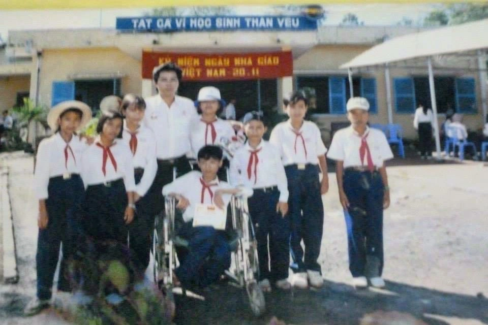 Ngồi xe lăn, chàng trai 8X vẫn kiếm trăm triệu/tháng, điều hành cả công ty - 3 Ngồi xe lăn, chàng trai 8X vẫn kiếm trăm triệu/tháng, điều hành cả công ty - 3