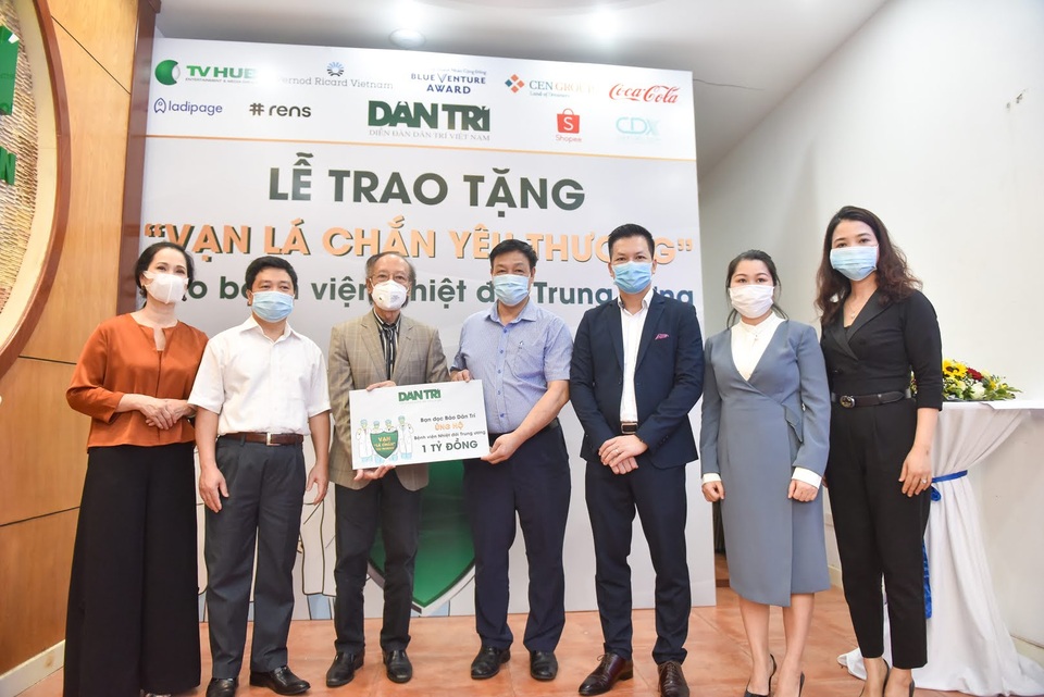 NSND Lan Hương: “Tim tôi như thắt lại mỗi khi đọc về tuyến đầu chống dịch” - 5 NSND Lan Hương: “Tim tôi như thắt lại mỗi khi đọc về tuyến đầu chống dịch” - 5
