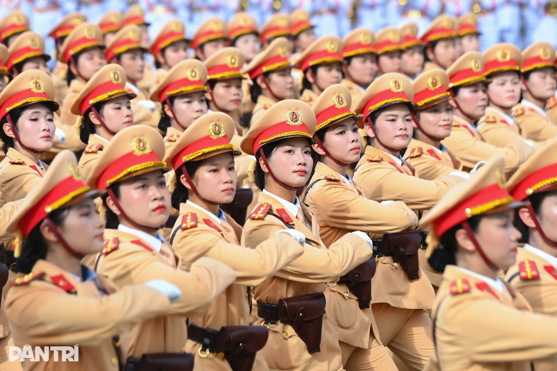 “Công an không chỉ bảo vệ pháp luật mà còn là người bạn đồng hành của dân” - 4 “Công an không chỉ bảo vệ pháp luật mà còn là người bạn đồng hành của dân” - 4