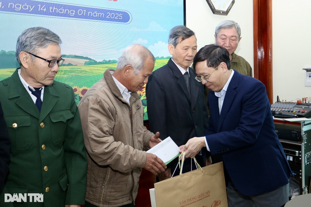 Chương trình tặng quà Tết xúc động, ấm áp tại Hải Dương - 2 Chương trình tặng quà Tết xúc động, ấm áp tại Hải Dương - 2