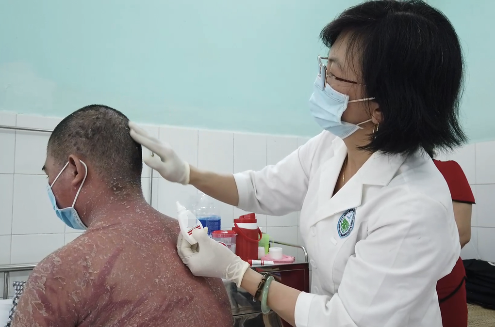 TPHCM: Sập bẫy quảng cáo thuốc, hàng loạt bệnh nhân biến dạng cơ thể - 1 TPHCM: Sập bẫy quảng cáo thuốc, hàng loạt bệnh nhân biến dạng cơ thể - 1