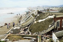 Hàng chục căn villa sang trọng "đổ gục" trong bão Bualoi