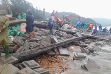 Đê biển 14 tỷ tiếp tục sạt lở sau mưa lũ