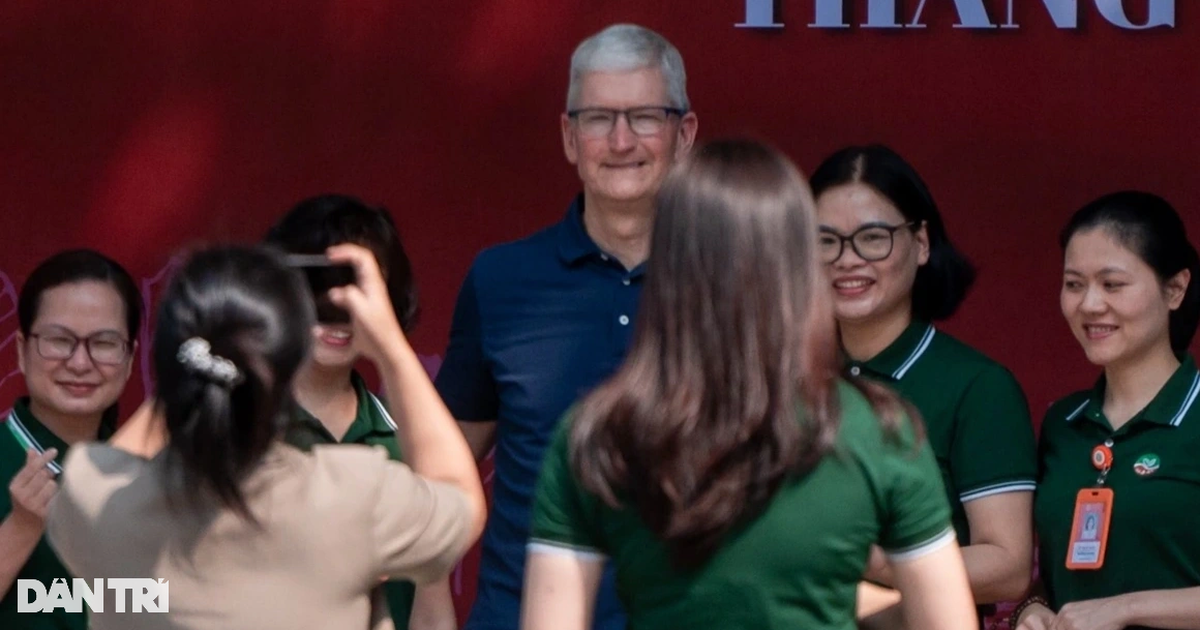 View - Giám đốc điều hành Apple Tim Cook dự một tiết học của học sinh Hà Nội | Báo Dân trí