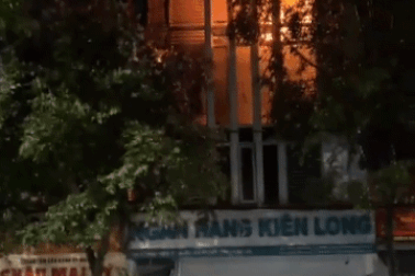 Một chi nhánh ngân hàng tại Đắk Lắk bốc cháy trong đêm