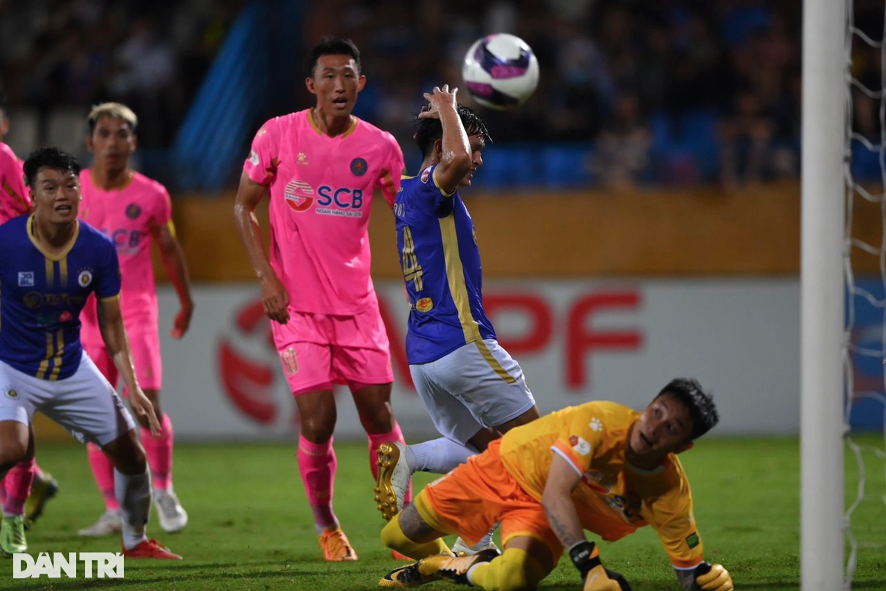 Văn Hậu đá chính, CLB Hà Nội thắng dễ Sài Gòn FC - 6