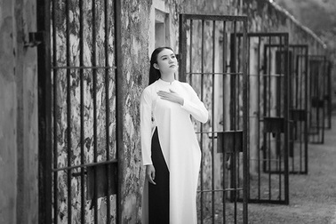 Nữ chiến sĩ trẻ bồi hồi cảm xúc khi tới thăm Côn Đảo