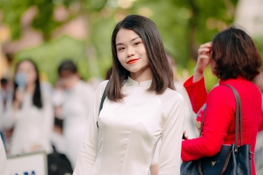 Vẻ đẹp tinh khôi của nữ sinh trường Chu Văn An trong ngày bế giảng