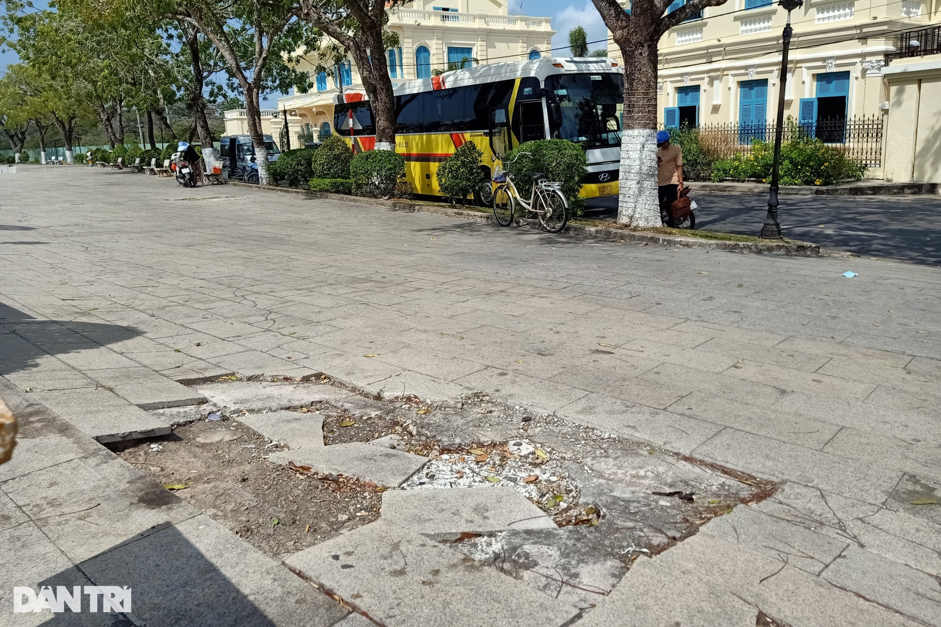 Cận cảnh bờ kè sụp lún sâu gần cả mét ở bờ sông Bạc Liêu - Cà Mau - 6 Cận cảnh bờ kè sụp lún sâu gần cả mét ở bờ sông Bạc Liêu - Cà Mau - 6