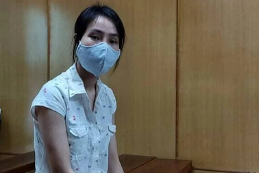 Nữ quái mang "bom" cướp ngân hàng: "Không cần bỏ nhiều tiền vậy đâu"