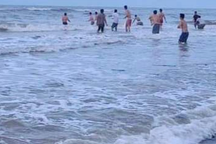 Học sinh lớp 3 đuối nước khi tắm biển cùng nhóm bạn