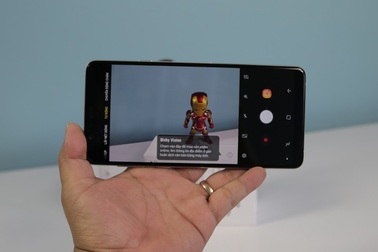 Đánh giá Samsung Galaxy A8 Star, smartphone có mặt lưng tựa iPhone X