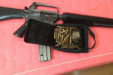 Trùm ma túy ôm súng "khủng" cố thủ khi bị công an vây bắt