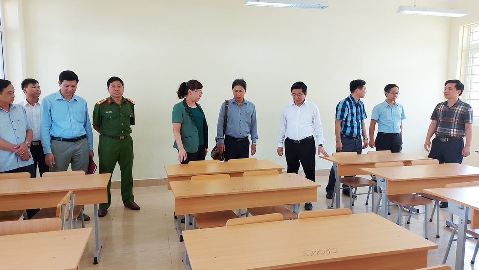 Gấp rút chuẩn bị thi tốt nghiệp THPT, sẵn sàng ứng phó dịch bệnh Covid-19 - 1 Gấp rút chuẩn bị thi tốt nghiệp THPT, sẵn sàng ứng phó dịch bệnh Covid-19 - 1