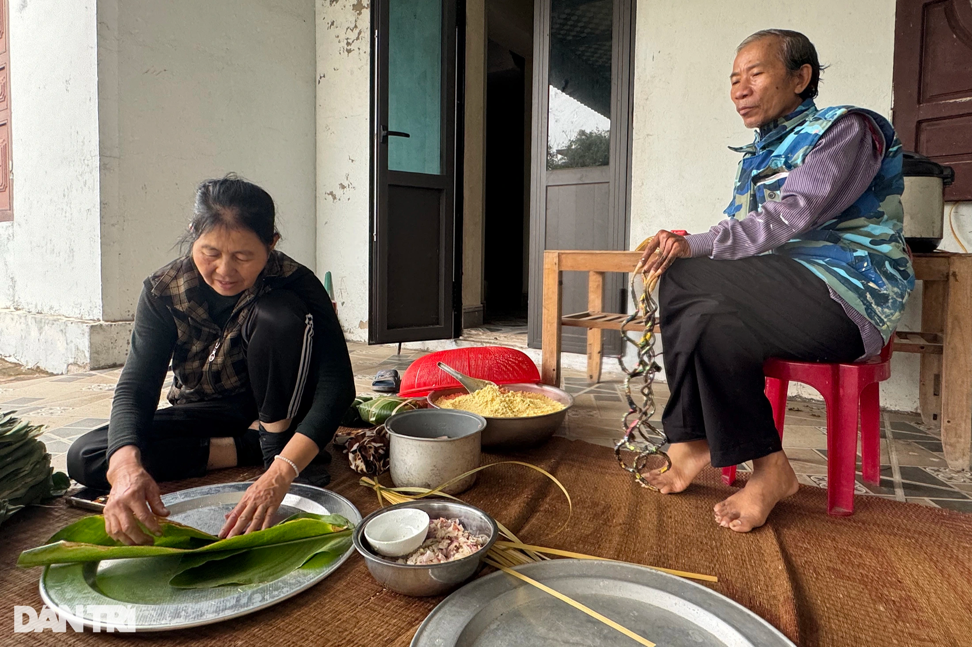 Dị nhân móng tay 1m: Mặc áo mất cả tiếng, được đại gia hỏi mua móng tay - 1