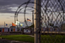 Ông Trump ra lệnh chuẩn bị cơ sở giam giữ 30.000 người nhập cư