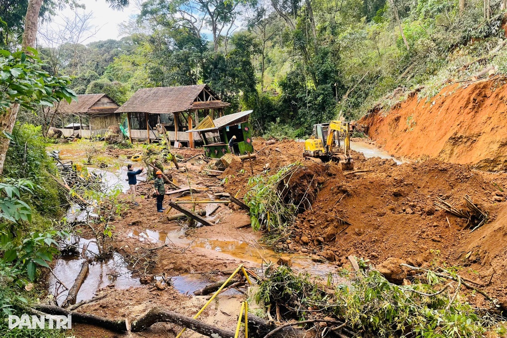 המקום המכונה גן העדן סגור עקב מפולות אדמה - 2 Nơi được mệnh danh là khu vườn địa đàng đóng cửa vì sạt lở - 2