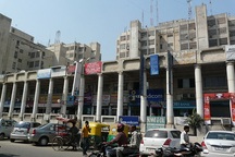 Bệnh nhân ung thư bắn chết bạn vì đã lôi kéo mình hút thuốc