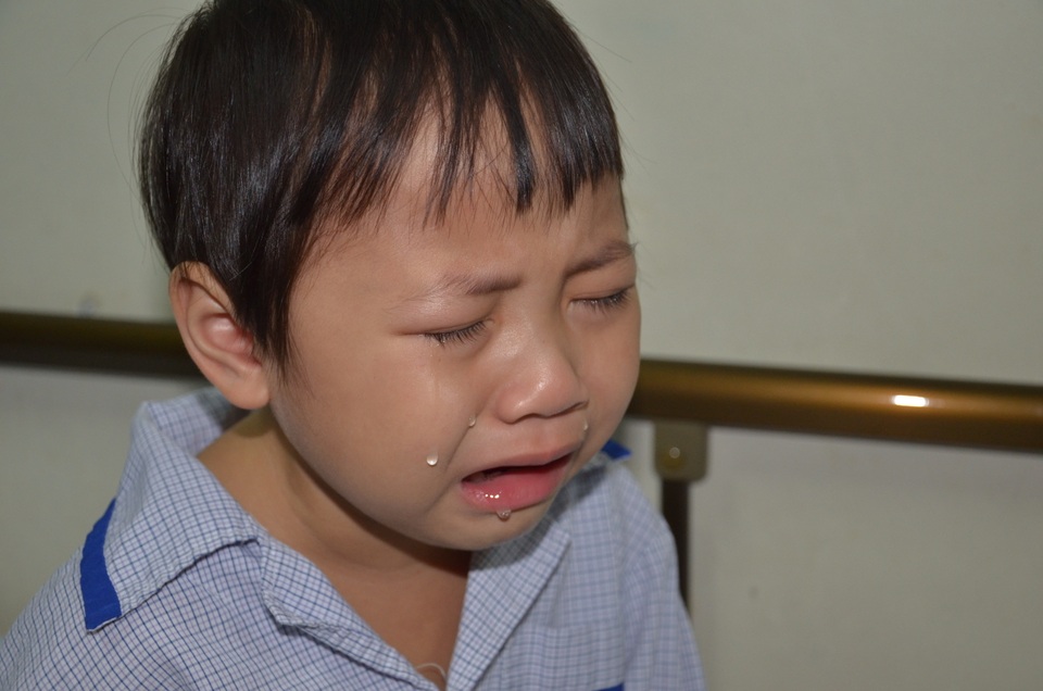 Thương bé gái gia cảnh quá nghèo khóc ngặt nghẽo, xin hãy cứu em! - 6 Thương bé gái gia cảnh quá nghèo khóc ngặt nghẽo, xin hãy cứu em! - 6