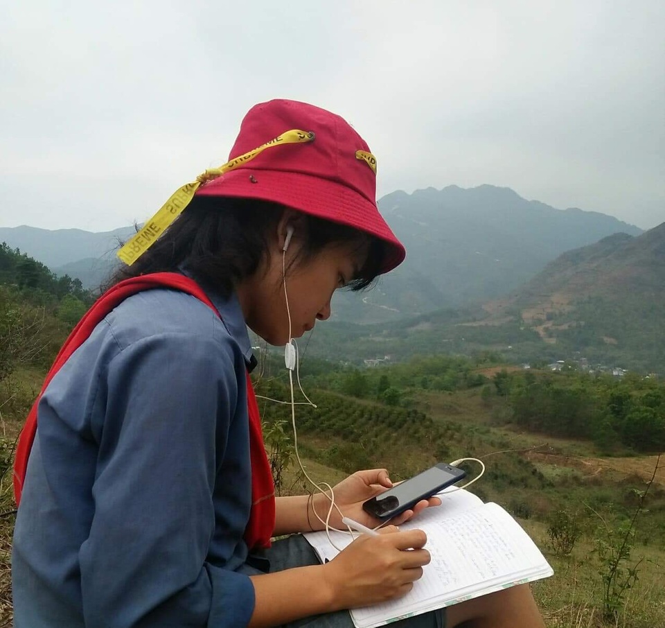 Cảm động học sinh vùng cao băng rừng, “hứng” mạng học trực tuyến - 1 Cảm động học sinh vùng cao băng rừng, “hứng” mạng học trực tuyến - 1