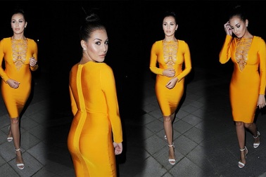 Chloe Goodman diện váy gợi cảm