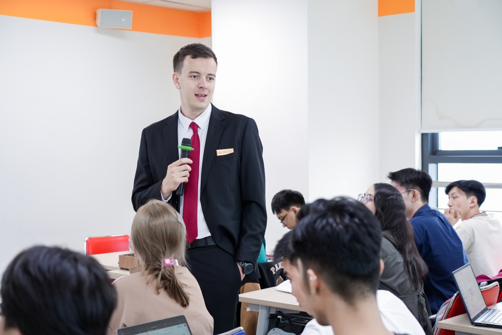 Những lý do giúp UEF được nhiều sĩ tử lựa chọn - 3 Những lý do giúp UEF được nhiều sĩ tử lựa chọn - 3