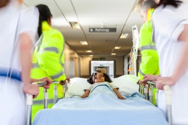 Bé gái 13 tuổi suy thận, cảnh báo thức uống nguy cơ cao