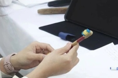 Học sinh TPHCM dùng bàn chải đánh răng... đi thi đấu quốc tế