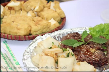 Người Hà Nội trải nghiệm văn hóa các nước tại VITM 2017