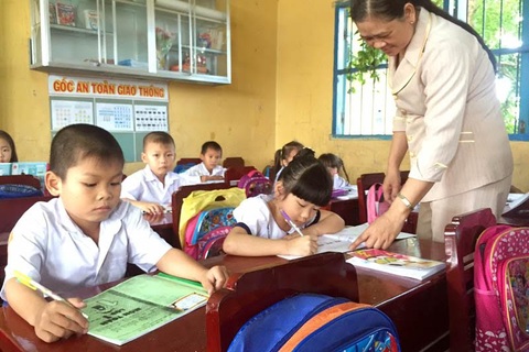 Xóa bỏ biên chế giáo dục: Tránh "bình mới, rượu cũ”