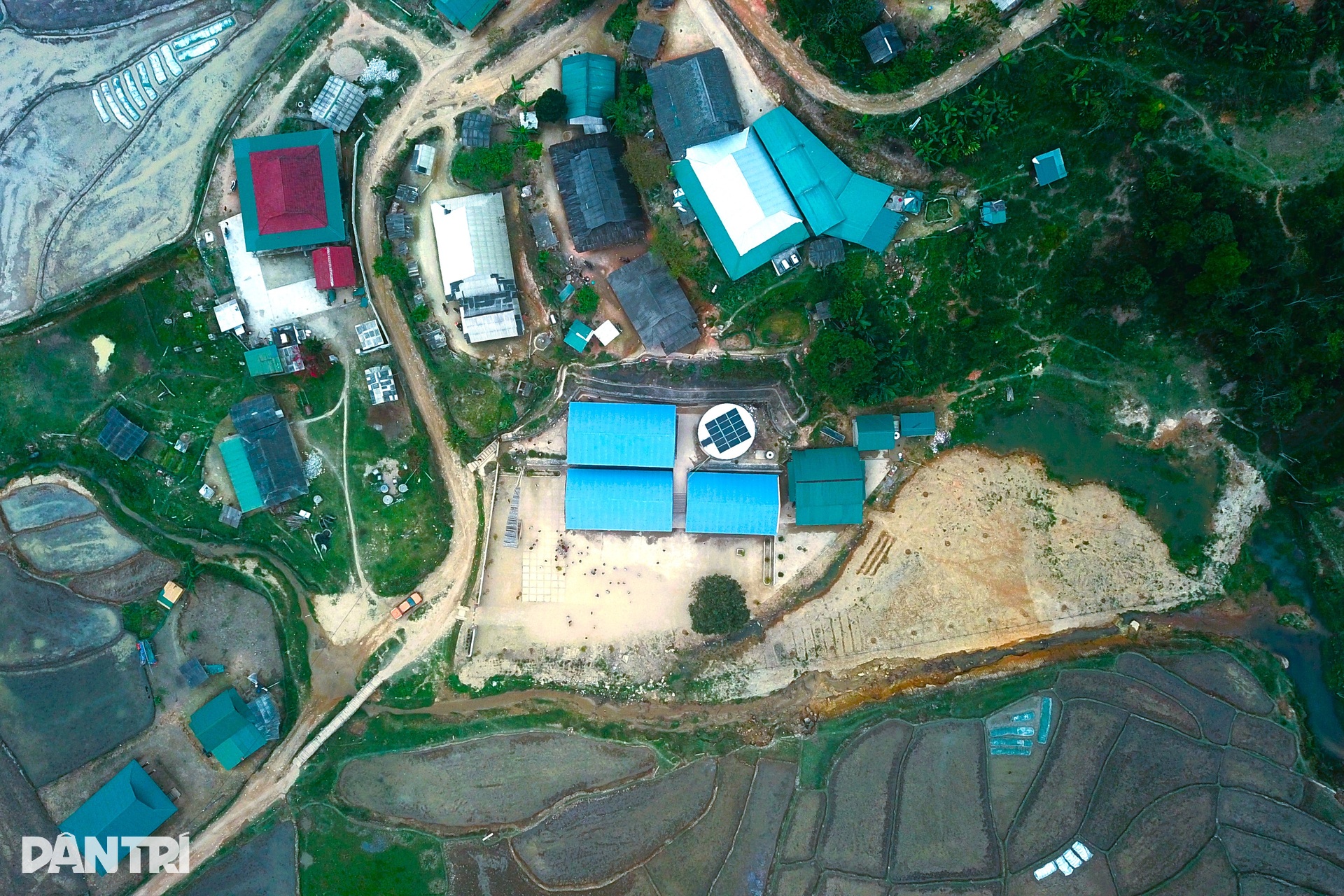 Học sinh vùng biên học tập trong ngôi trường thiếu trước, hở sau - 7 Học sinh vùng biên học tập trong ngôi trường thiếu trước, hở sau - 7