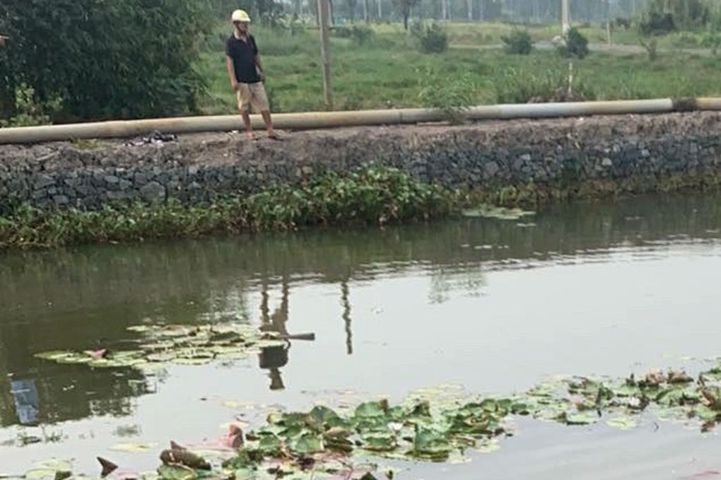 Đi hái sen cùng nhóm bạn, thiếu niên 17 tuổi tử vong do đuối nước - 1 Đi hái sen cùng nhóm bạn, thiếu niên 17 tuổi tử vong do đuối nước - 1
