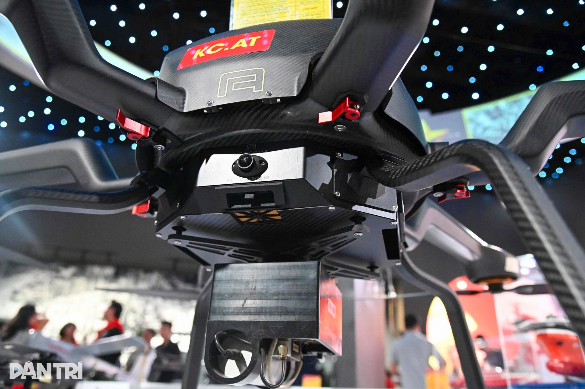 Đa dạng các loại drone công nghệ cao tại triển lãm 80 năm - 5 Đa dạng các loại drone công nghệ cao tại triển lãm 80 năm - 5