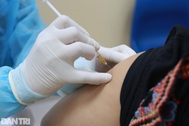 Hỏi đáp vắc xin Covid-19: Dấu hiệu nào sau tiêm cần đến viện ngay lập tức?