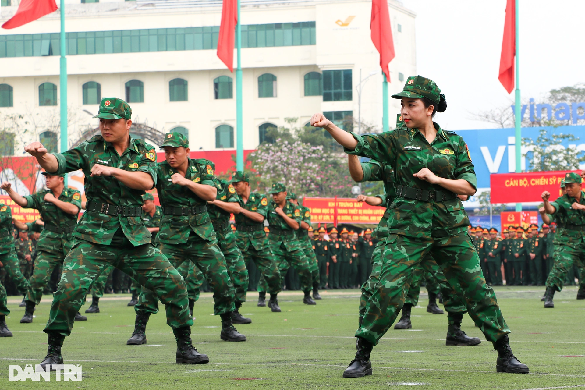 Nữ trinh sát biên phòng tay không bắt đối tượng buôn bán ma túy - 2 Nữ trinh sát biên phòng tay không bắt đối tượng buôn bán ma túy - 2