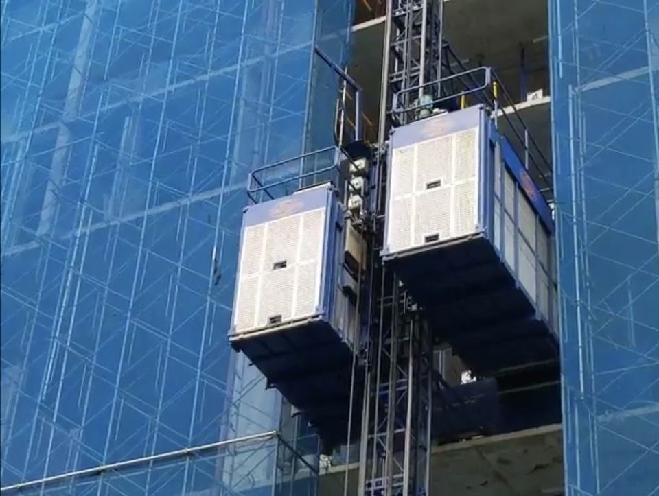 Lồng thang máy công trình bật mở, công nhân rơi từ tầng 8 xuống, tử vong - 2 Lồng thang máy công trình bật mở, công nhân rơi từ tầng 8 xuống, tử vong - 2