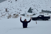 Cách ly bất đắc dĩ ở “thị trấn ma” tuyết phủ