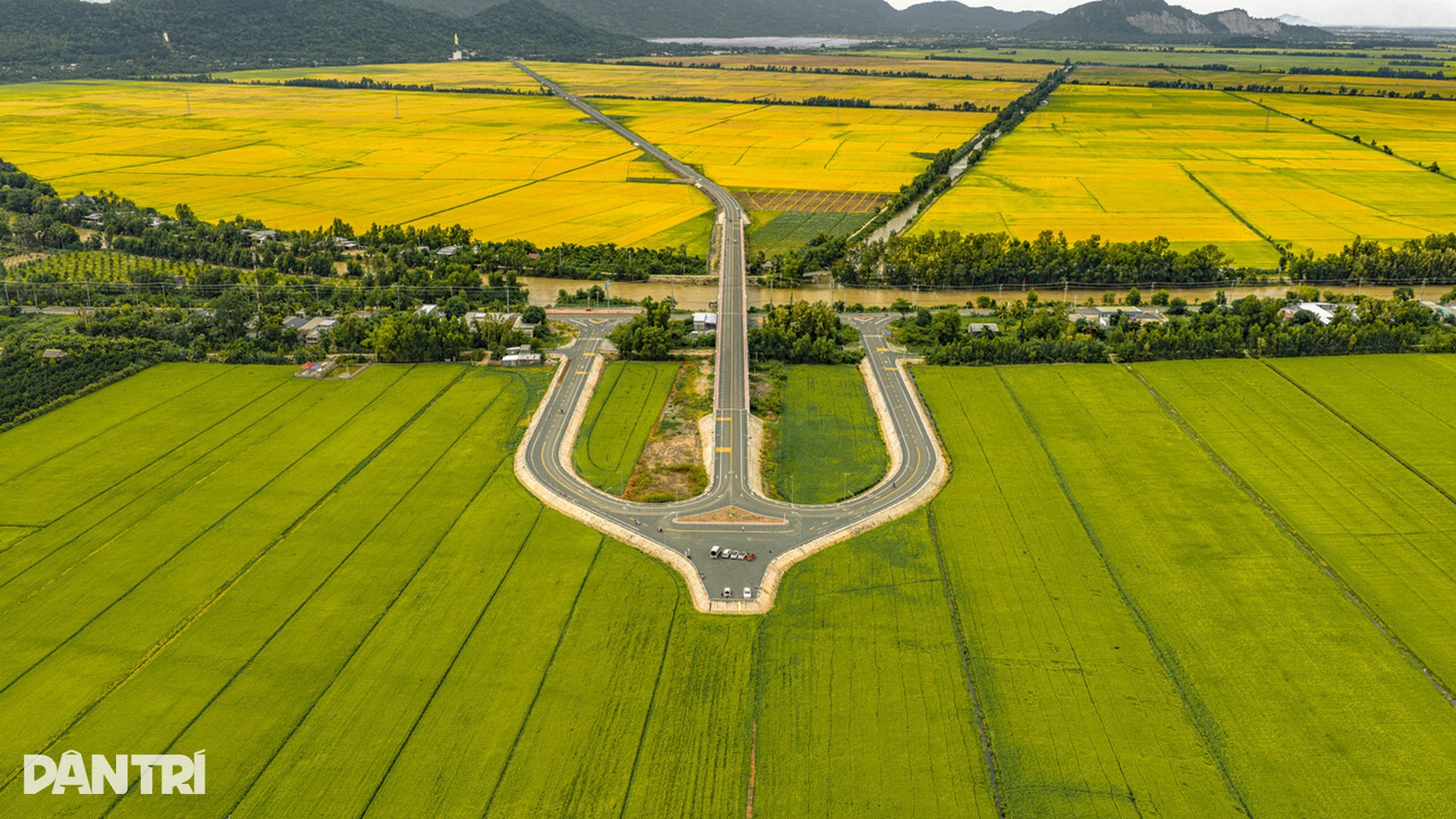 Đoạn đường hơn 4km ở miền Tây gây sốt mạng xã hội nhờ thiết kế ấn tượng - 1