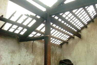 Cả gia đình nhập viện vì đổ nhầm can xăng