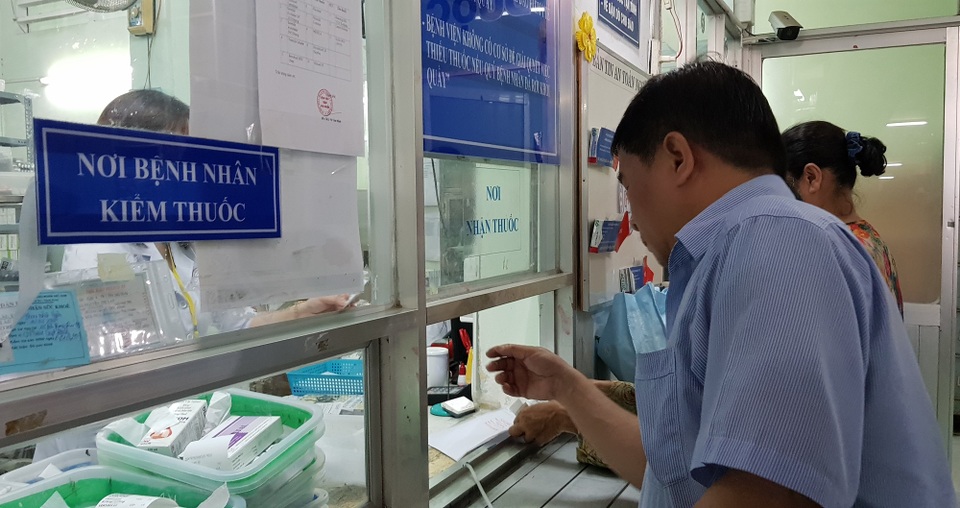Phi công người Anh mắc Covid-19, ca bệnh điển hình đề kháng kháng sinh - 4 Phi công người Anh mắc Covid-19, ca bệnh điển hình đề kháng kháng sinh - 4