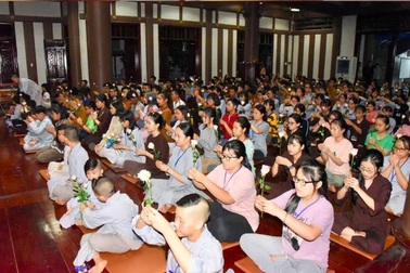 Con trẻ “sốc” khi bị cha mẹ gửi vào chùa tu tập