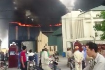 Cháy lớn tại Công ty thiết bị điện Tiền Hải