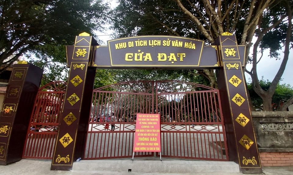 Những hình ảnh khác lạ trong ngày đầu năm mới tại đền chùa - 2 Những hình ảnh khác lạ trong ngày đầu năm mới tại đền chùa - 2
