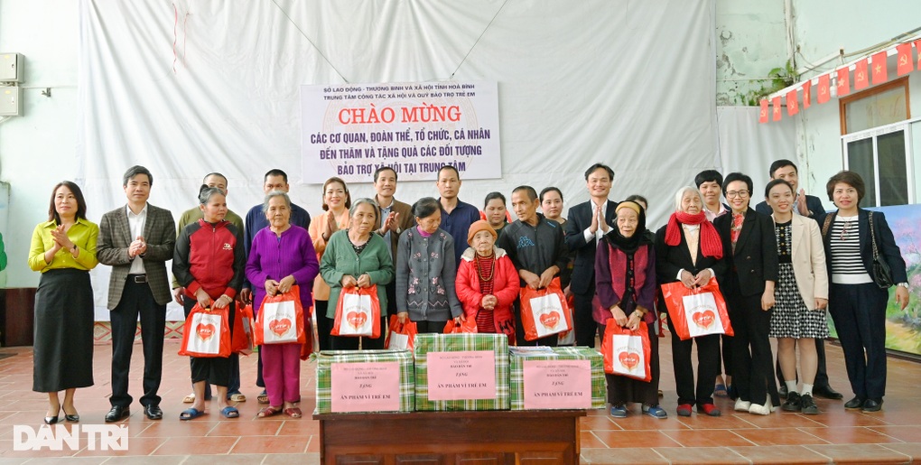 Nhịp cầu tri thức và yêu thương đến với trẻ em có hoàn cảnh đặc biệt - 5 Nhịp cầu tri thức và yêu thương đến với trẻ em có hoàn cảnh đặc biệt - 5