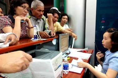 Sân bay Phú Bài mưa lớn, hàng trăm hành khách “chạy” từ Huế vào Đà Nẵng