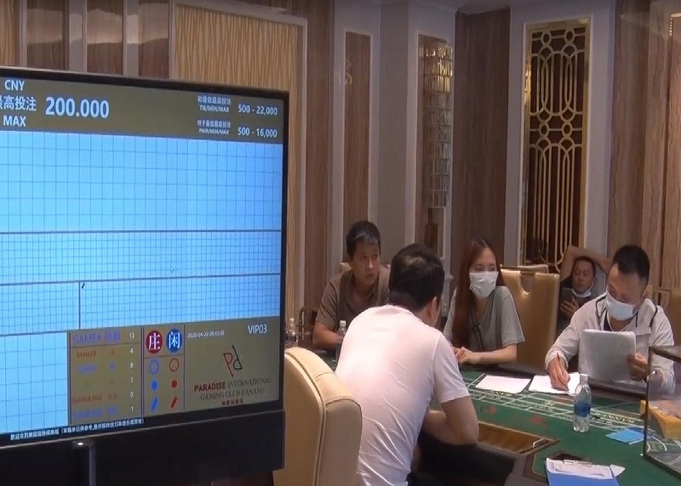Xử nghiêm vi phạm trong xuất nhập cảnh, chặn người nước ngoài phạm pháp - 1 Xử nghiêm vi phạm trong xuất nhập cảnh, chặn người nước ngoài phạm pháp - 1