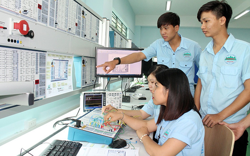 Tạo điều kiện cho cơ chế, chính sách trong hoạt động giáo dục nghề nghiệp - 1 Tạo điều kiện cho cơ chế, chính sách trong hoạt động giáo dục nghề nghiệp - 1