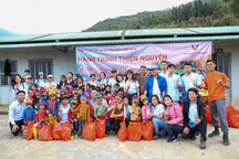 Vinatech Group - "Thắp lửa yêu thương" cùng học sinh vùng cao